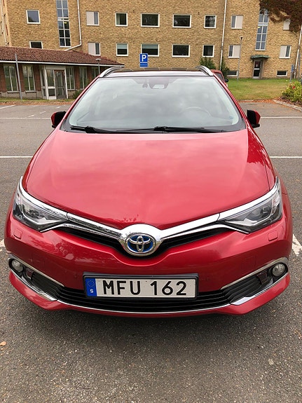 Toyota Auris 2 of 8