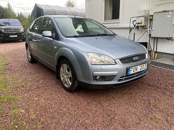 Ford Focus 2 of 3