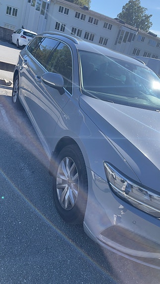 Volkswagen Passat 2 of 6