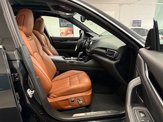 Maserati Levante 14 of 30