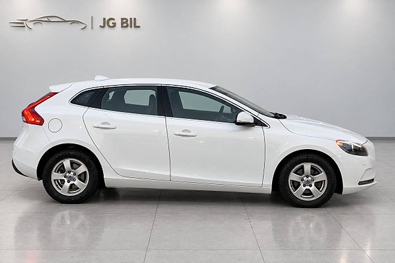 Volvo V40 8 of 21