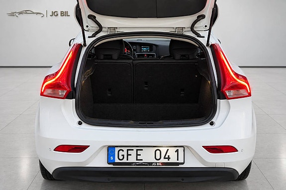 Volvo V40 11 of 21