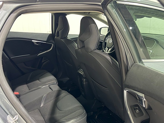 Volvo V40 9 of 11