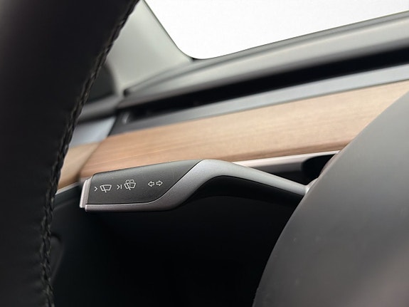 Tesla Model Y 14 of 30