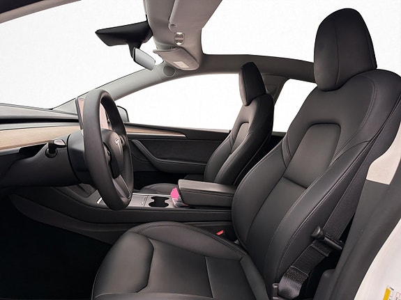 Tesla Model Y 12 of 30