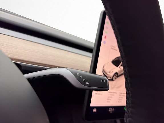 Tesla Model Y 15 of 30