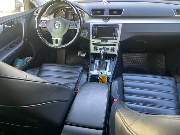 Volkswagen Passat Alltrack 3 of 6