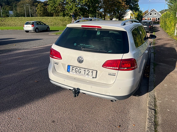 Volkswagen Passat Alltrack 2 of 6