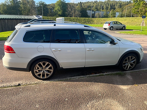 Volkswagen Passat Alltrack 4 of 6