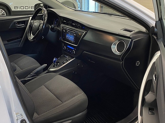 Toyota Auris 4 of 6
