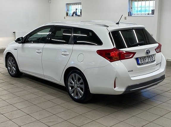 Toyota Auris 3 of 6