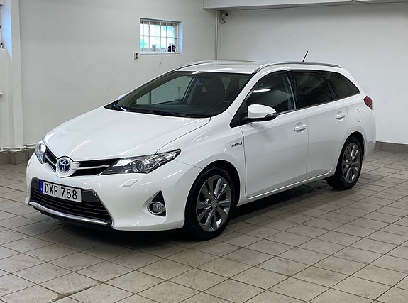 Toyota Auris 2 of 6