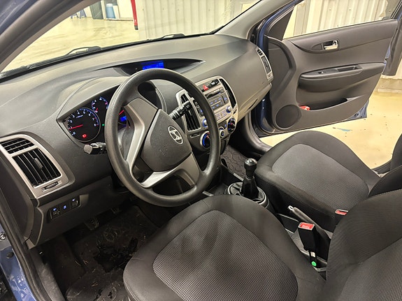 Hyundai i20 4 of 6