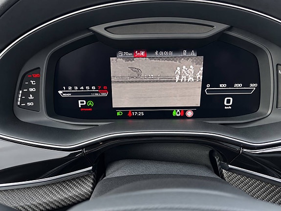 Audi RS Q8 14 of 25