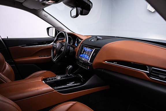Maserati Levante 26 of 27