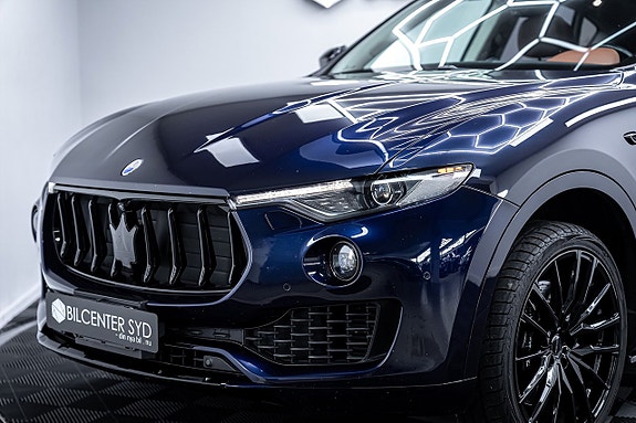 Maserati Levante 2 of 27