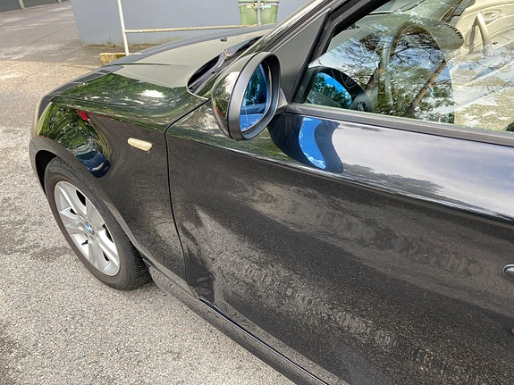 BMW 118i 2 of 7