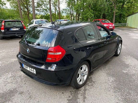 BMW 118i 3 of 7