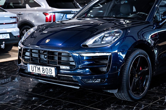 Porsche Macan Turbo 4 of 30