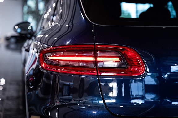 Porsche Macan Turbo 11 of 30