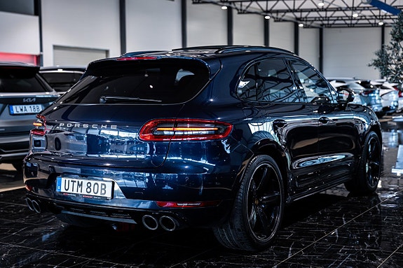 Porsche Macan Turbo 7 of 30