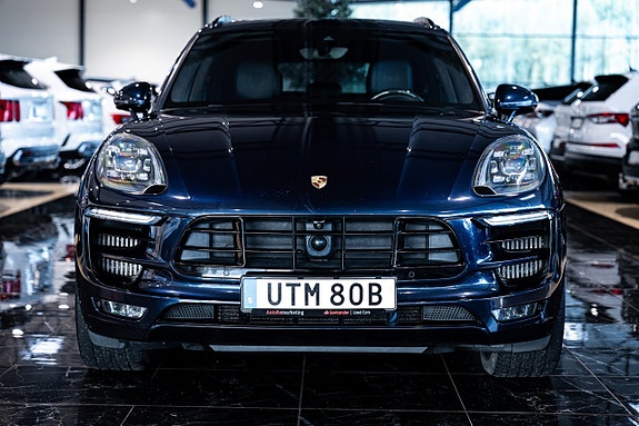Porsche Macan Turbo 2 of 30