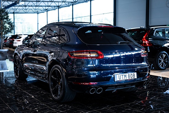 Porsche Macan Turbo 9 of 30
