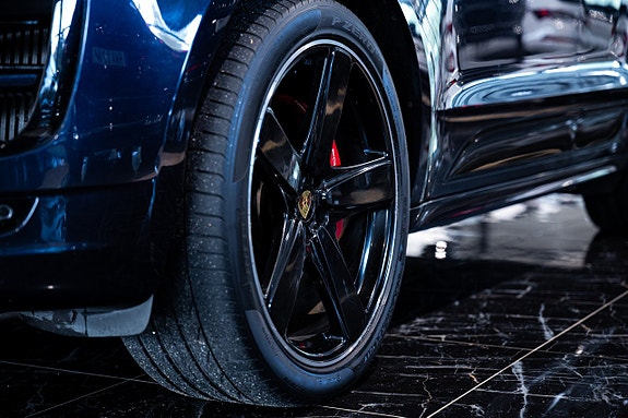 Porsche Macan Turbo 6 of 30