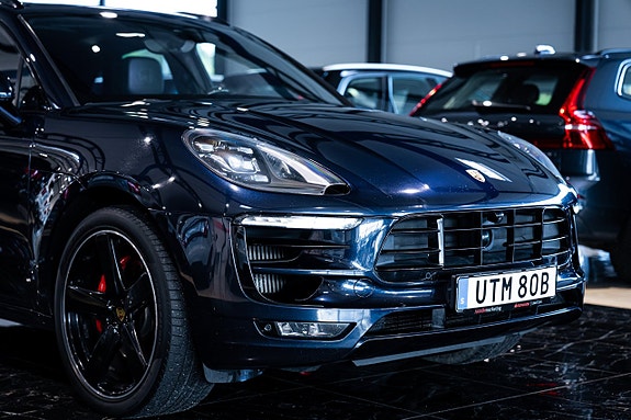 Porsche Macan Turbo 5 of 30
