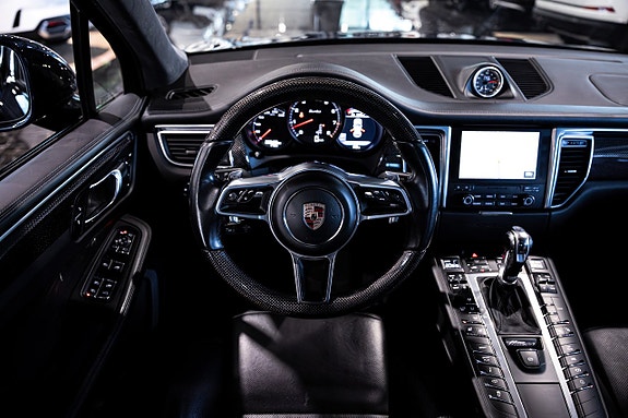Porsche Macan Turbo 28 of 30