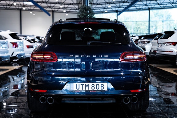 Porsche Macan Turbo 8 of 30