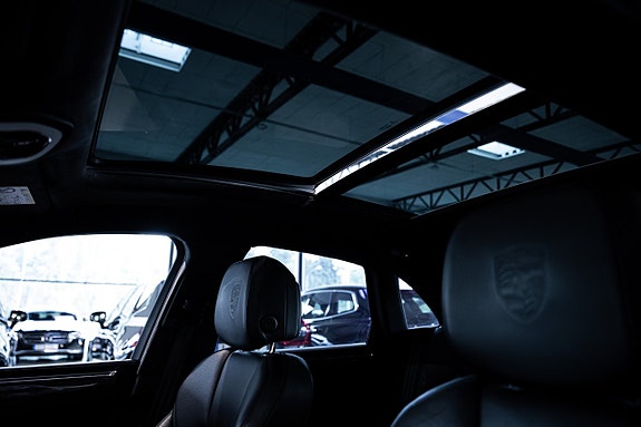 Porsche Macan Turbo 26 of 30