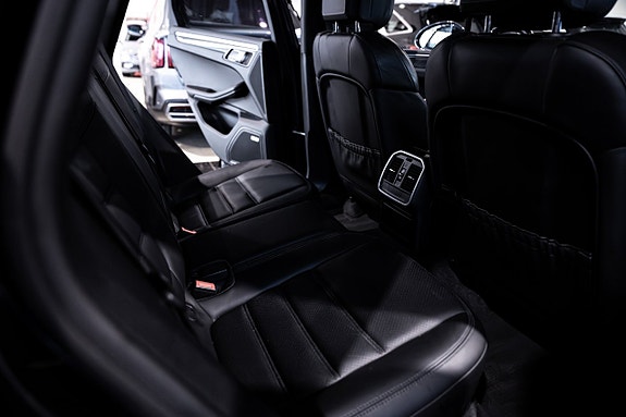 Porsche Macan Turbo 27 of 30