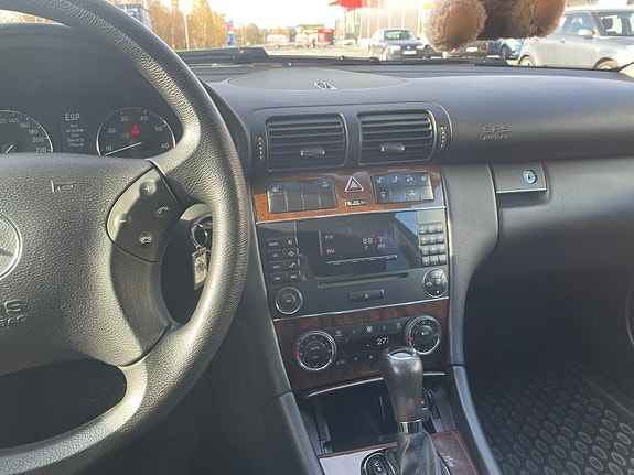 Mercedes-Benz C180 3 of 7