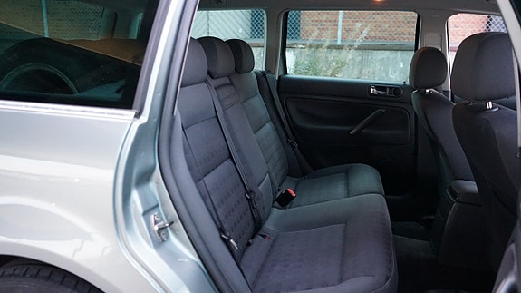 Volkswagen Passat 11 of 16