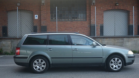 Volkswagen Passat 4 of 16