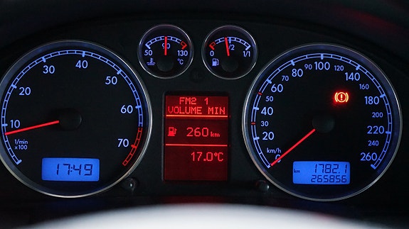 Volkswagen Passat 14 of 16