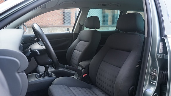 Volkswagen Passat 8 of 16