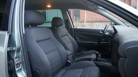 Volkswagen Passat 9 of 16