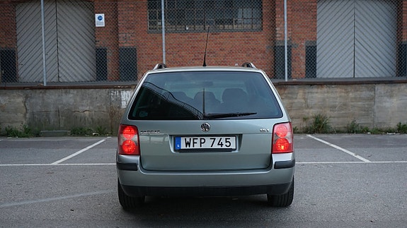Volkswagen Passat 6 of 16