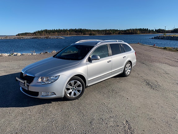 Skoda Superb 2 of 6