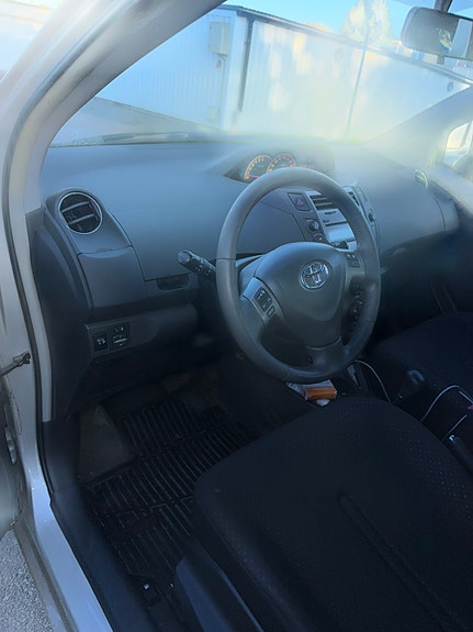 Toyota Yaris 7 of 8