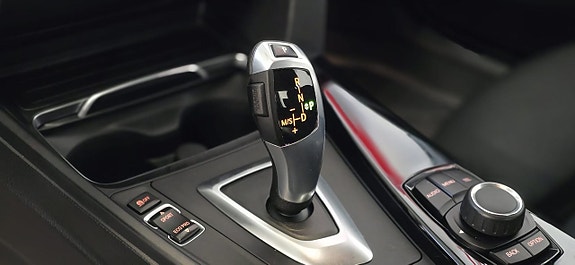 BMW 318d 10 of 13