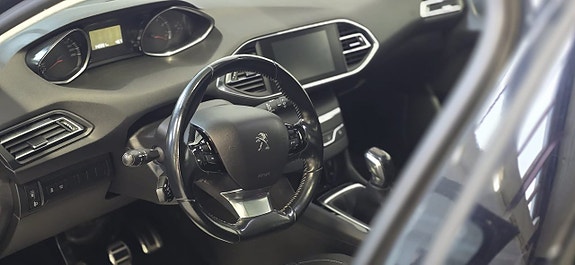 Peugeot 308 SW 6 of 16
