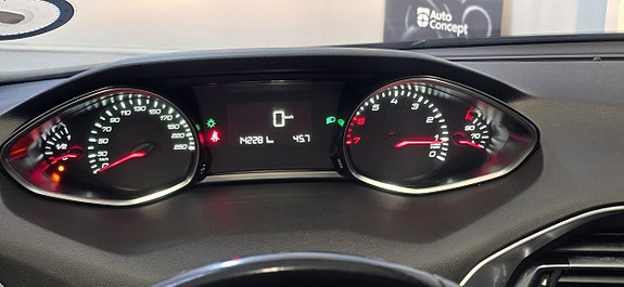 Peugeot 308 SW 8 of 16