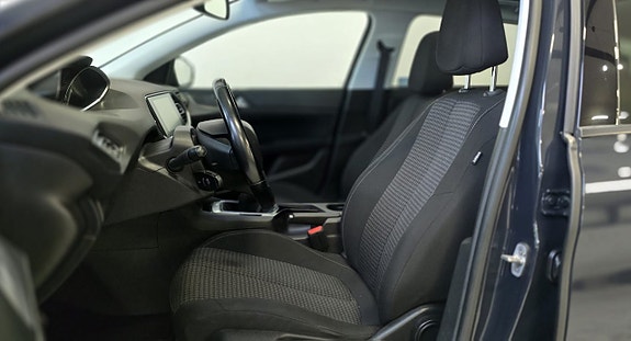 Peugeot 308 SW 15 of 16