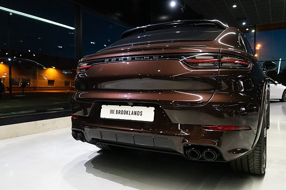 Porsche Cayenne 3 of 22