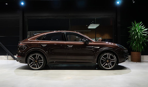 Porsche Cayenne 4 of 22