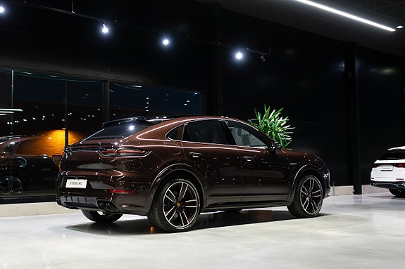 Porsche Cayenne 10 of 22