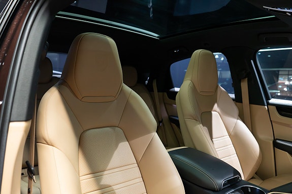 Porsche Cayenne 21 of 22